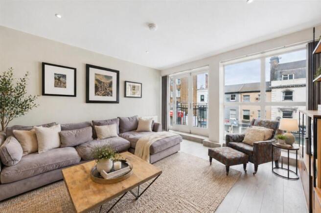 1 bed property, in Hardwicks Square, £425,000