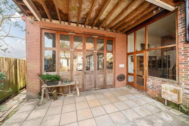 3 bed property, in Briarwood Workshop And Studio, £500,000