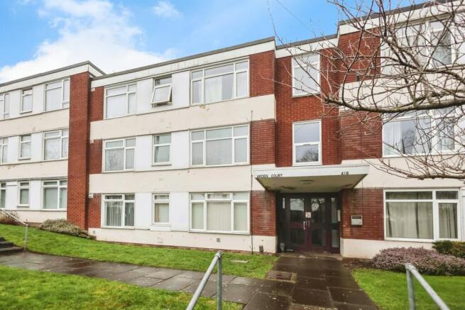 1 bed property, in Kingsbury Road, £98,000