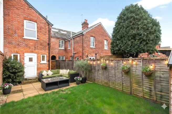 4 bed property, in Brockenhurst Road, £490,000