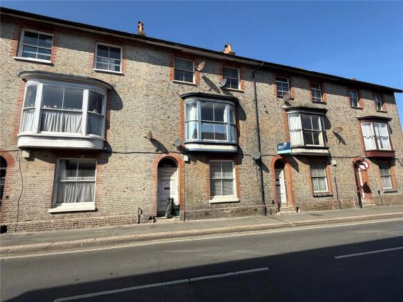 2 bed property, in St. James Street, £85,000