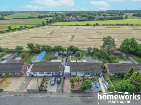 2 bed property, in Boyd Avenue, £270,000