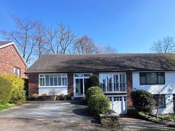 2 bed property, in Thorncliffe Park, £375,000