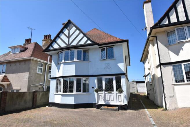 4 bed property, in St. Georges Avenue, £450,000