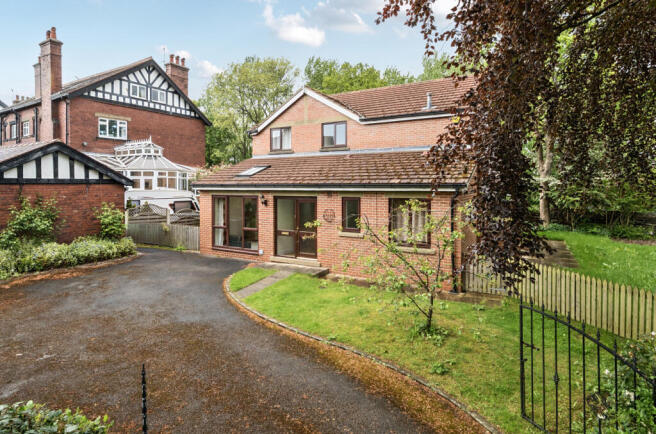 4 bed property, in West Parade, £540,000