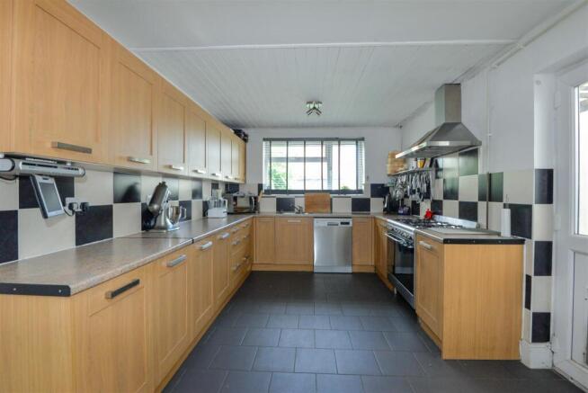 2 bed property, in Polden Street, £190,000