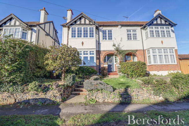 3 bed property, in Westbury Drive, £700,000