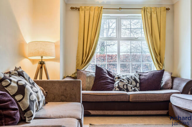 4 bed property, in Warrener Close, £390,000