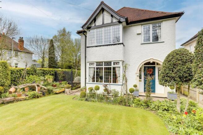 3 bed property, in Whyburn Lane, £400,000