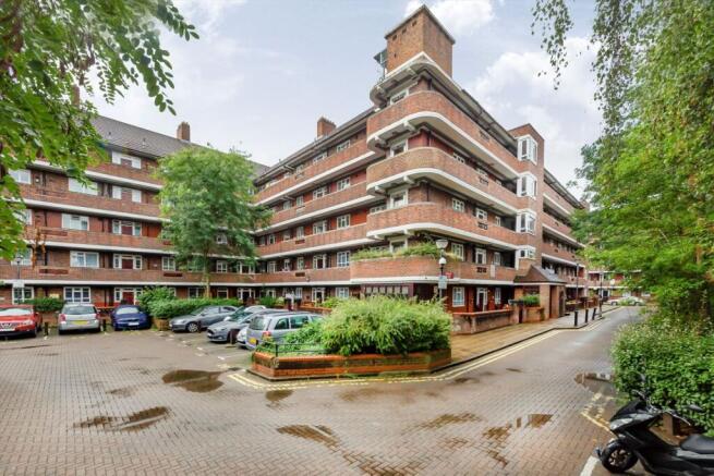 3 bed property, in White City Estate, £400,000