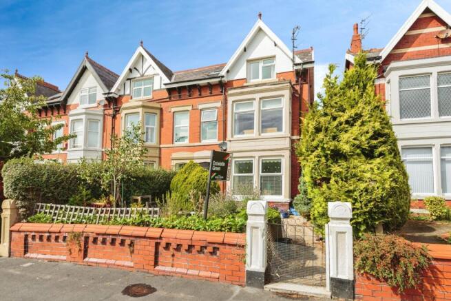 6 bed property, in Victoria Road, £308,000