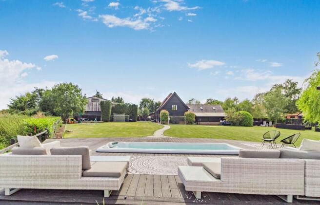 6 bed property, in Lamberts Lane, £1,500,000