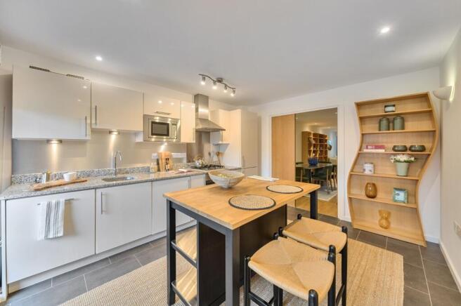 2 bed property, in Bell Yard Mews, £685,000