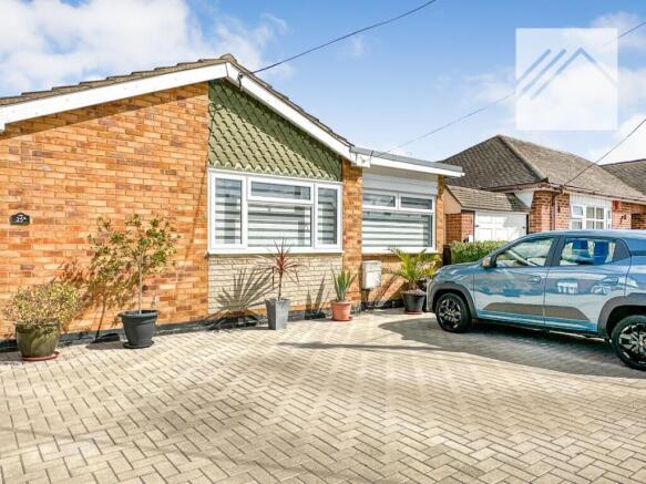 2 bed property, in Dovercliff Road, £280,000