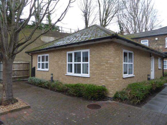 2 bed property, in Croham Road, £299,950