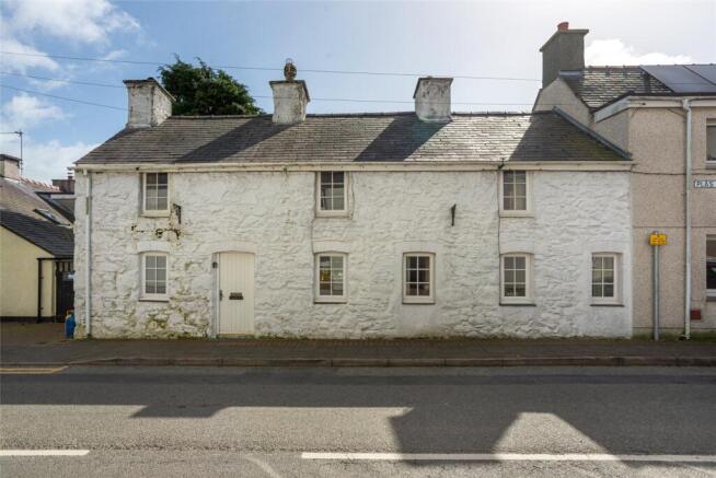 3 bed property, in Newborough, £175,000