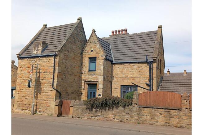 3 bed property, in Kirkgate, £345,000