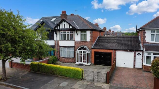 3 bed property, in Romway Road, £425,000