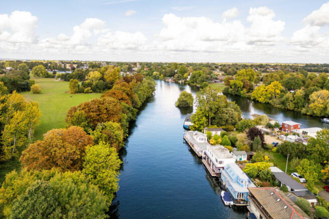 5 bed property, in Hampton TW12, £1,250,000
