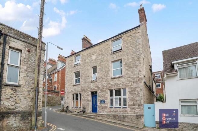 6 bed property, in Taunton Road, £845,000
