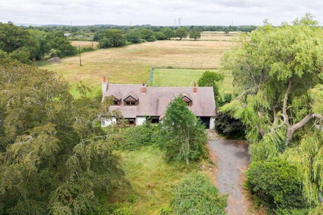3 bed property, in Capenhurst Lane, £475,000