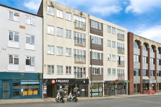 1 bed property, in Bridge Street, £80,000