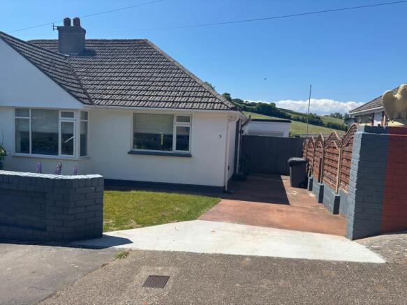 2 bed property, in Waterleat Avenue, £280,000