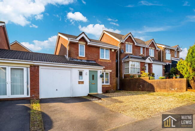3 bed property, in Blaen Ifor, £300,000