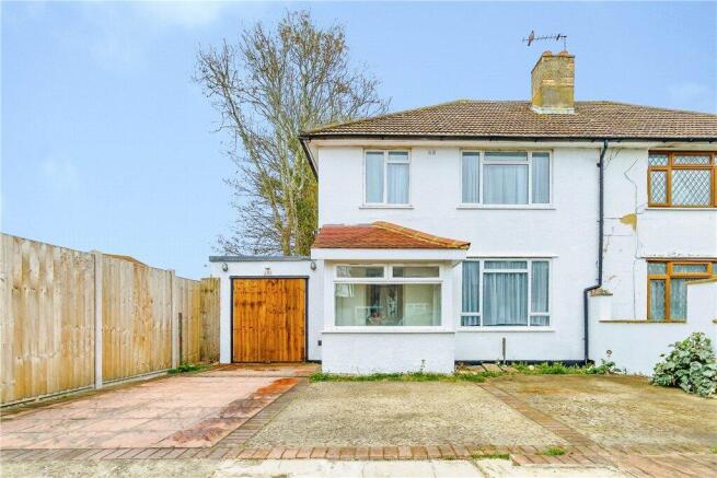 3 bed property, in Homestead Way, £435,000