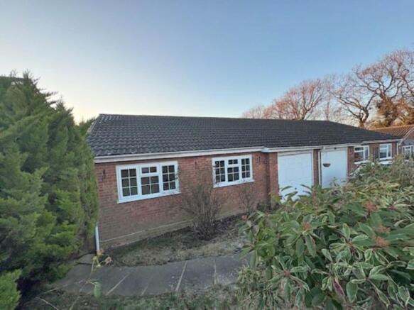 2 bed property, in Orchid Close, £255,000