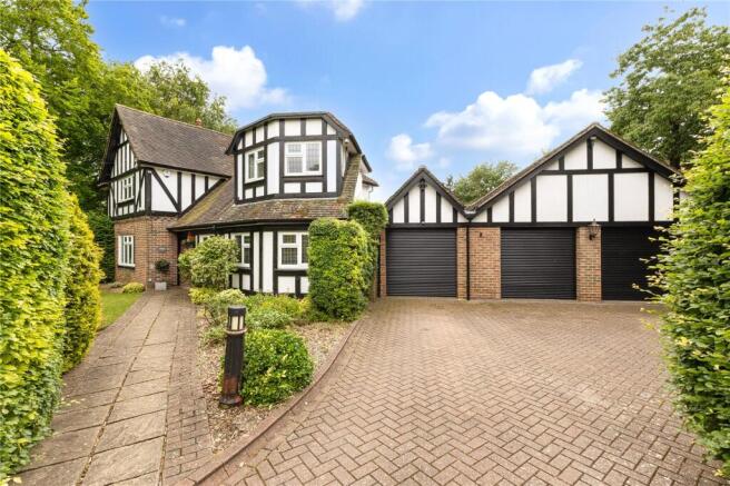 4 bed property, in The Avenue, £1,250,000