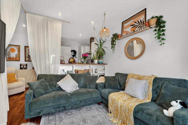 2 bed property, in 286 Brockley Road, £475,000