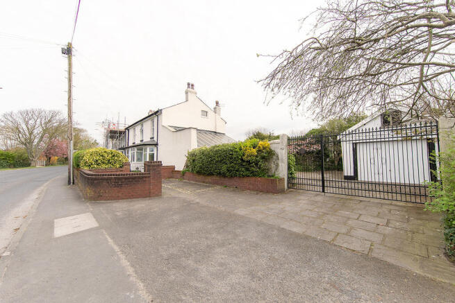 4 bed property, in Skippool Cottage, £590,000