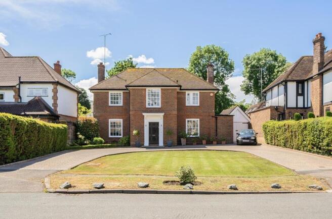 4 bed property, in Pine Grove, £2,895,000