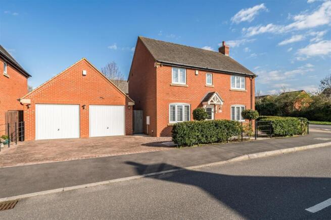 4 bed property, in Poppy Road, £450,000