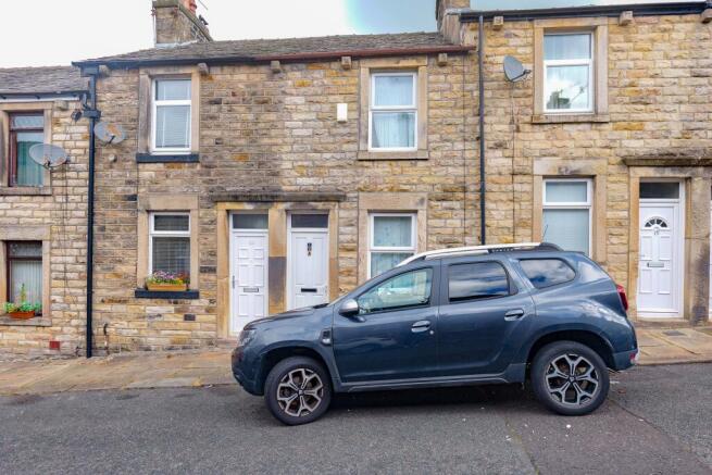 2 bed property, in Westham Street, £122,000