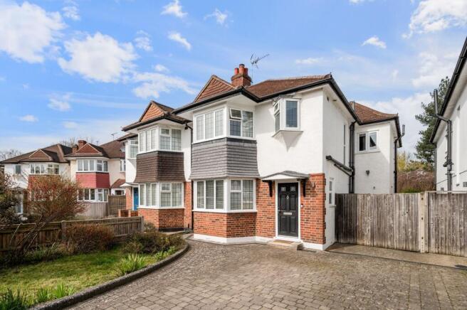 4 bed property, in Rectory Close, £1,200,000