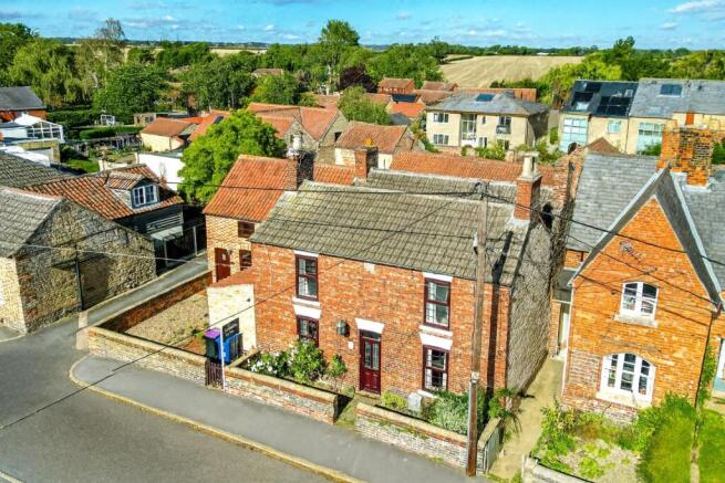 6 bed property, in High Street, £550,000