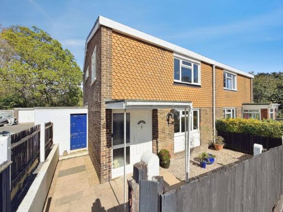 3 bed property, in Beaulieu Road, £299,950