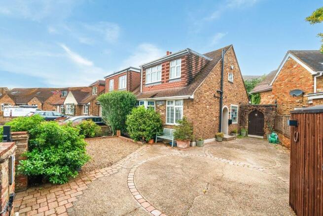 3 bed property, in Chequers Orchard, £565,000