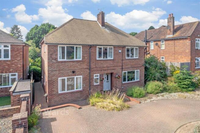 4 bed property, in Sandyhurst Lane, £650,000