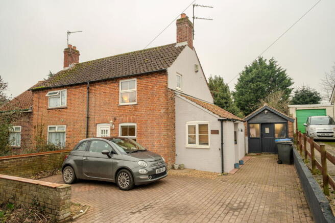 2 bed property, in Hulver Street, £220,000