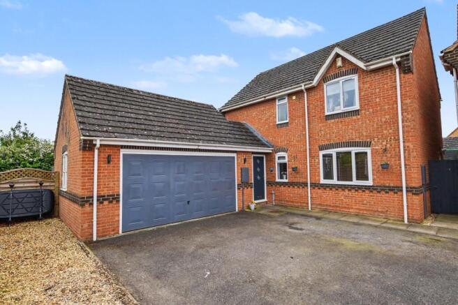 4 bed property, in Primrose Way, £440,000