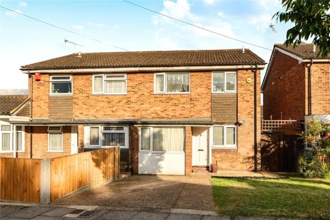 3 bed property, in Oakleigh Crescent, £635,000