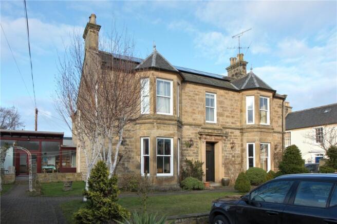 5 bed property, in 16 South Guildry Street, £575,000