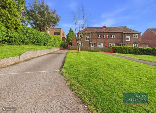 3 bed property, in Medbourne Road, £400,000