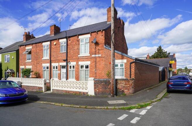5 bed property, in School Board Lane, £280,000
