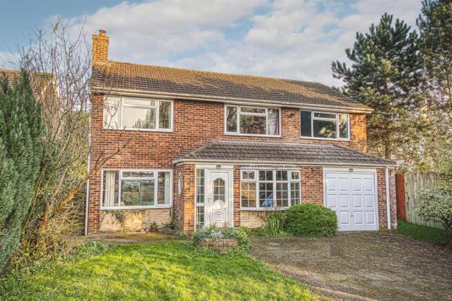 4 bed property, in Mercia Close, £340,000