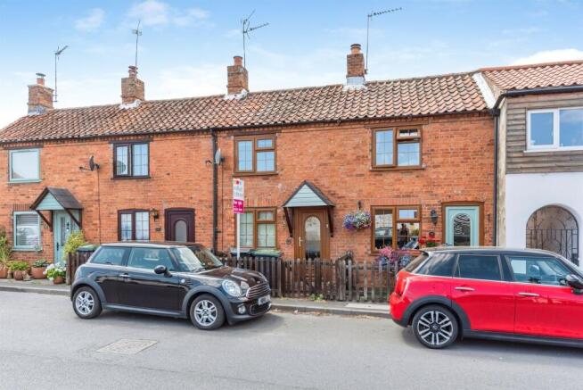 2 bed property, in Church Street, £140,000