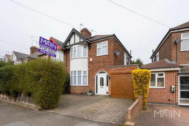 3 bed property, in Petworth Drive, £299,995